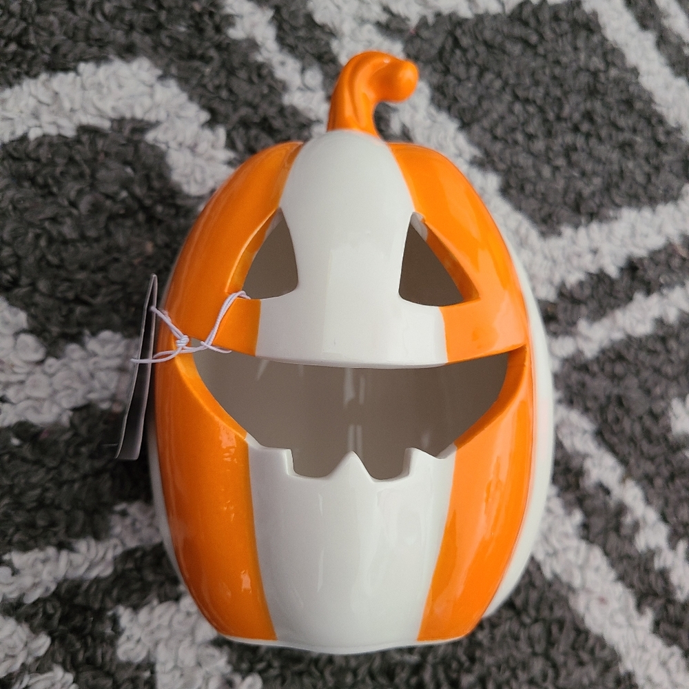 Jack O Lantern Pre-Lit Ceramic Pumpkin